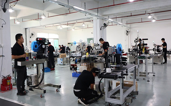 保護膜雙面貼標(biāo)機,高速貼標(biāo)機,貼標(biāo)機生產(chǎn)廠家,高臻智能